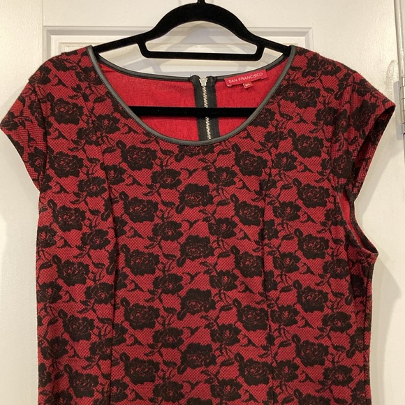 Short sleeve dress, size Large, red and black, zipper in the back, knee lenght - Picture 2 of 5